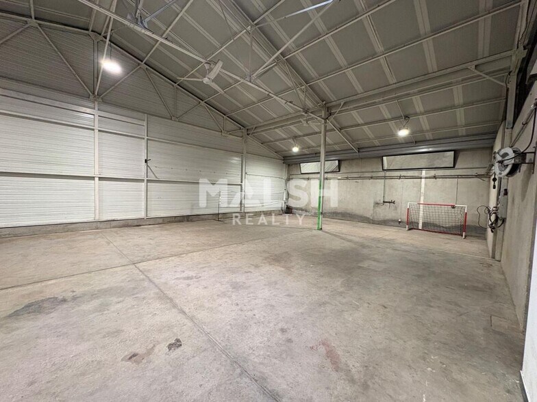 Light Industrial in Mornant to rent - Interior Photo - Image 2 of 17