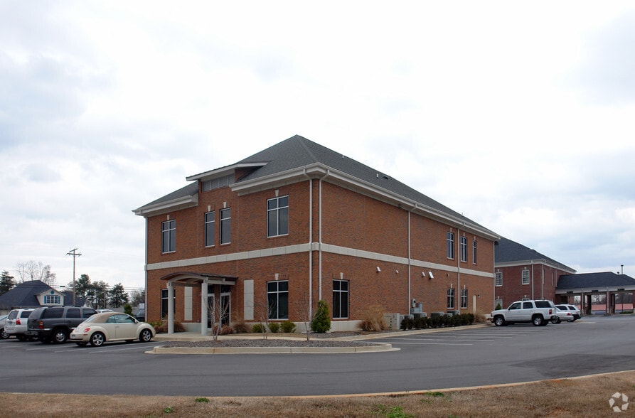 1664 E Main St, Easley, SC for rent - Building Photo - Image 3 of 5