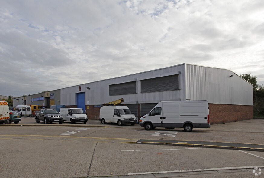 Thames Rd, Crayford for sale - Primary Photo - Image 1 of 1