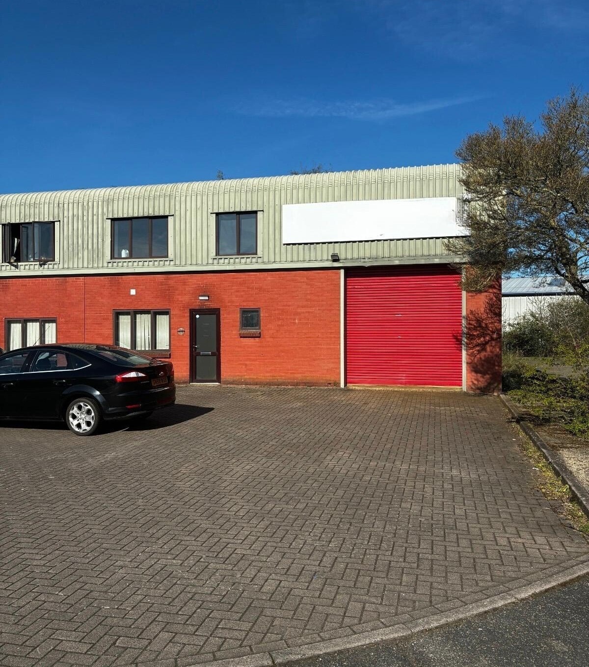 Little Balmer, Buckingham to rent Building Photo- Image 1 of 8