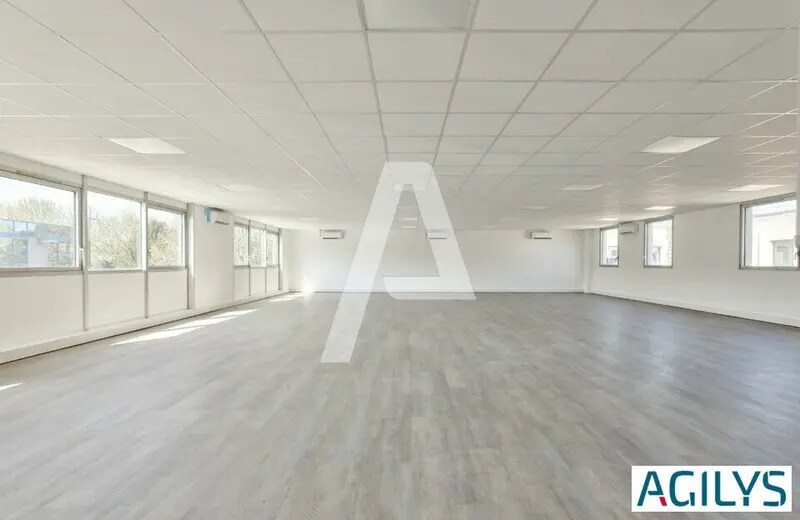 3-7 Avenue Des Frères Lumiers, Villiers-sur-Marne to rent - Interior Photo - Image 2 of 8
