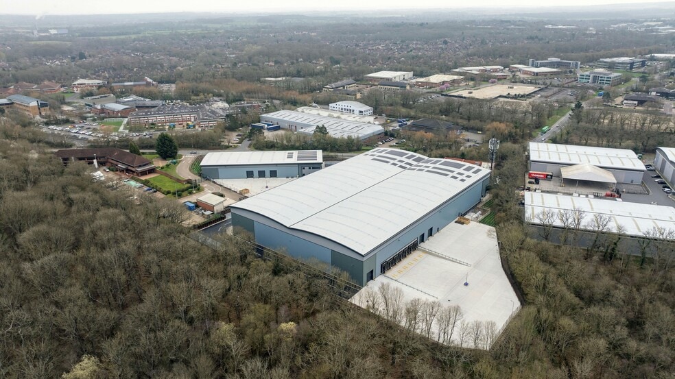 1 Redshank Crescent, Chineham to rent - Building Photo - Image 3 of 14