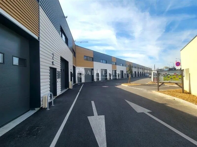 Light Industrial in Épinay-sur-Seine to rent Building Photo- Image 1 of 12