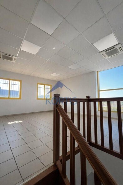 Light Industrial in La Verpillière to rent - Interior Photo - Image 3 of 4
