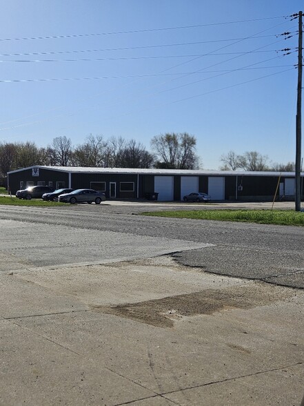 1300 W Saunders St, Mount Pleasant, IA for rent - Building Photo - Image 1 of 30