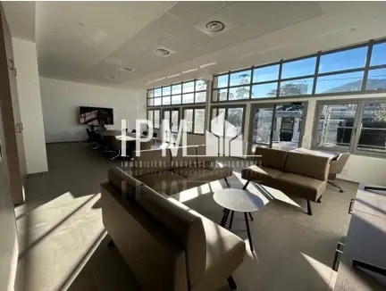 Office in Marseille to rent - Interior Photo - Image 2 of 4