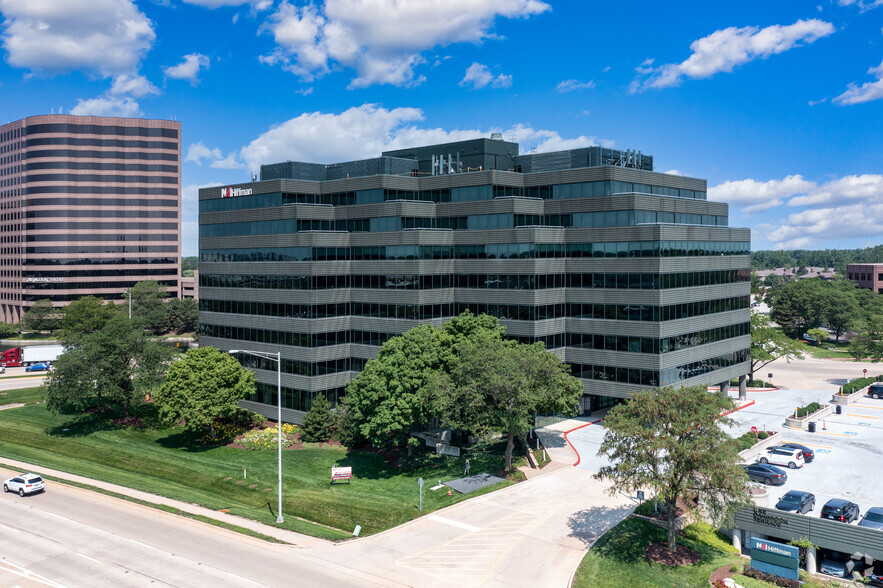 18W200 W 22nd St, Oakbrook Terrace, IL for rent - Building Photo - Image 1 of 9