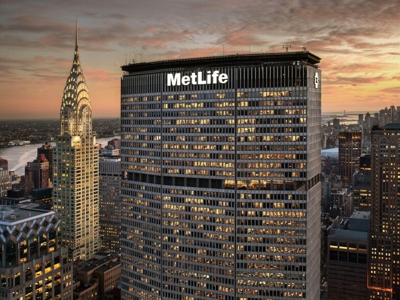 200 Park Ave, New York, NY to rent - Building Photo - Image 2 of 3