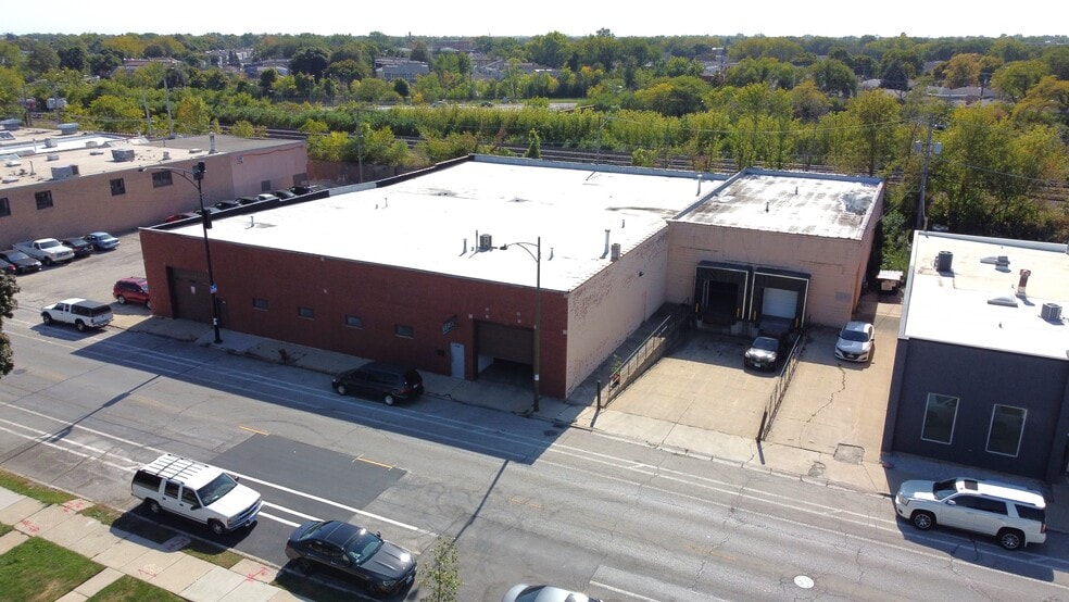 5328 N Northwest Hwy, Chicago, IL for sale - Building Photo - Image 2 of 8