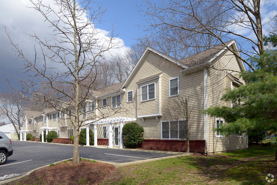 60 Bay Spring Ave, Barrington, RI for sale - Primary Photo - Image 1 of 1