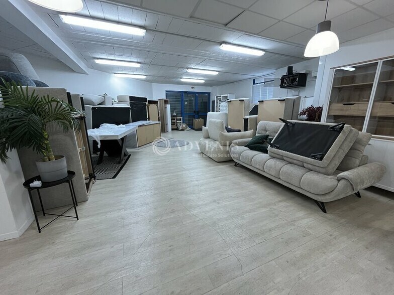 Light Industrial in Croissy Beaubourg to rent - Interior Photo - Image 3 of 7