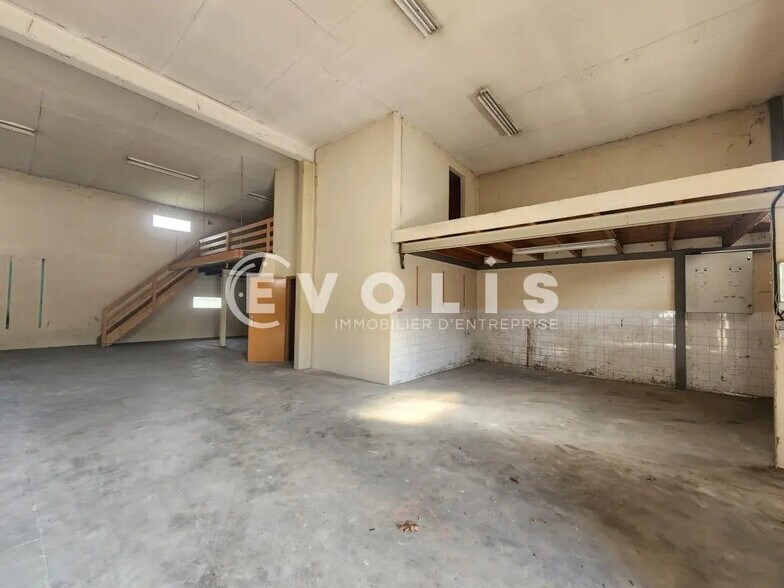 Light Industrial in Bourgoin-Jallieu for sale - Interior Photo - Image 2 of 23