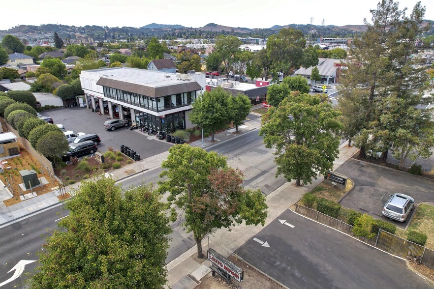 527 E Washington St, Petaluma, CA for sale - Building Photo - Image 3 of 18