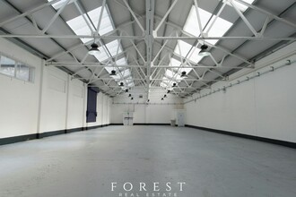 Oxgate Ln, London for rent Building Photo- Image 1 of 15