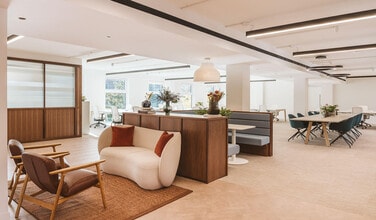 2A Mansel Rd, London to rent Interior Photo- Image 1 of 4