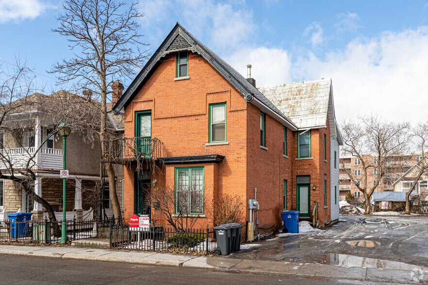 69 Rue Vaudreuil, Gatineau J8X 2B9 UK