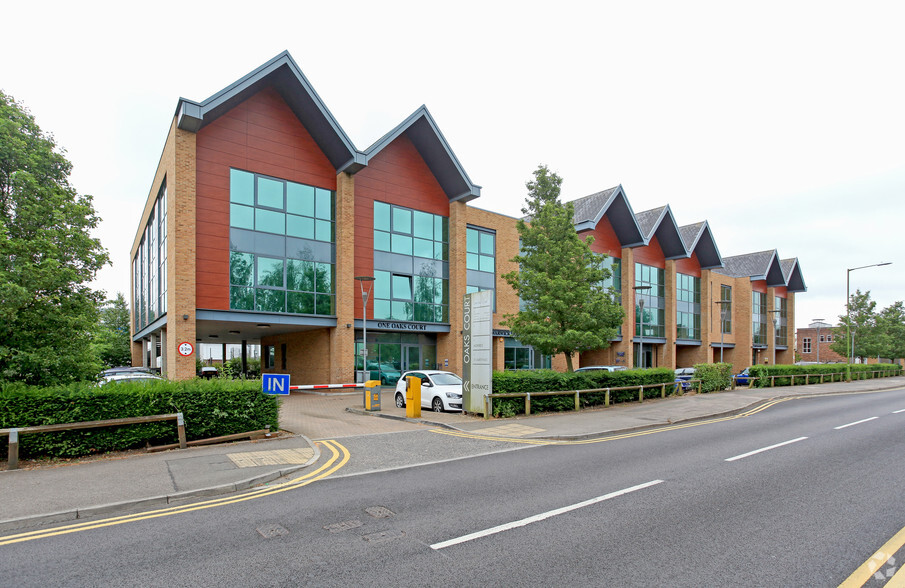 Warwick Rd, Borehamwood for rent - Building Photo - Image 3 of 10