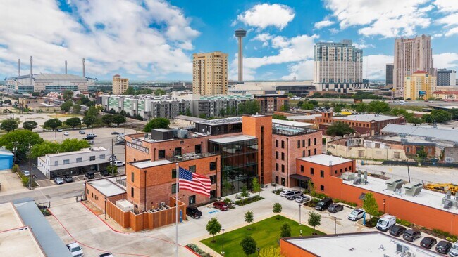 More details for 1305 E Houston St, San Antonio, TX - Office to Rent