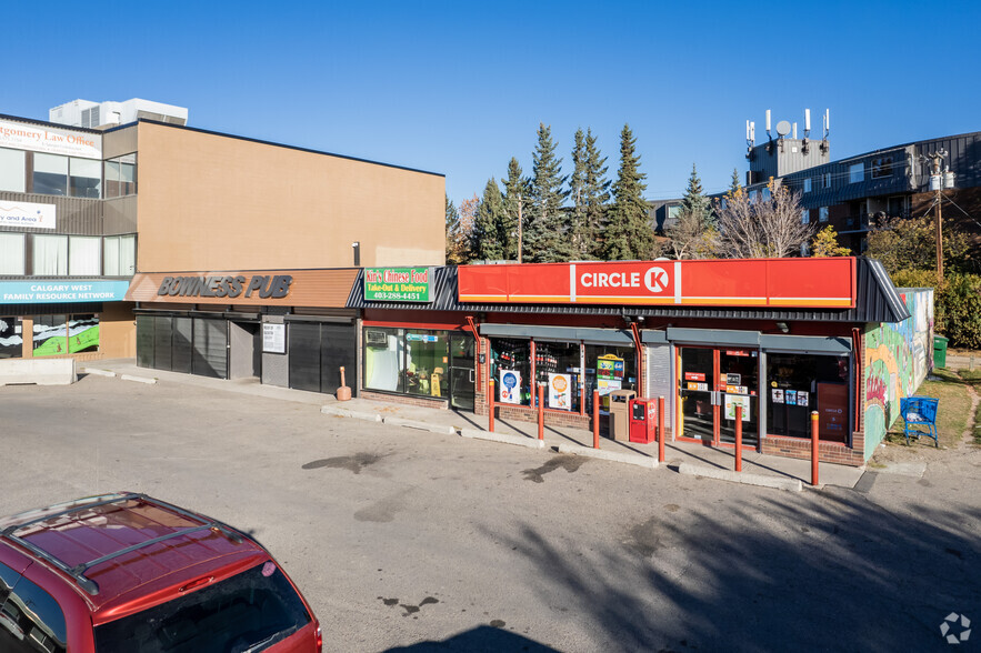 7930 Bowness Rd NW, Calgary, AB for rent - Primary Photo - Image 1 of 4