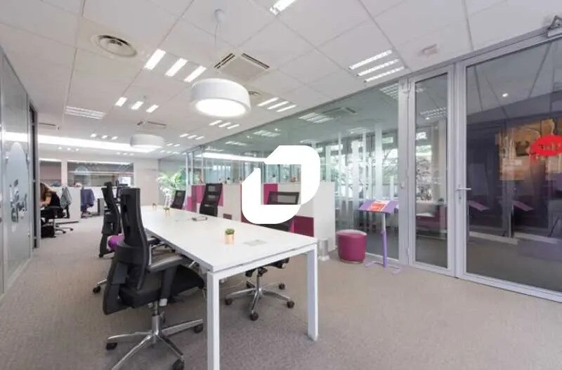 Office in Neuilly-sur-Seine to rent - Interior Photo - Image 3 of 11