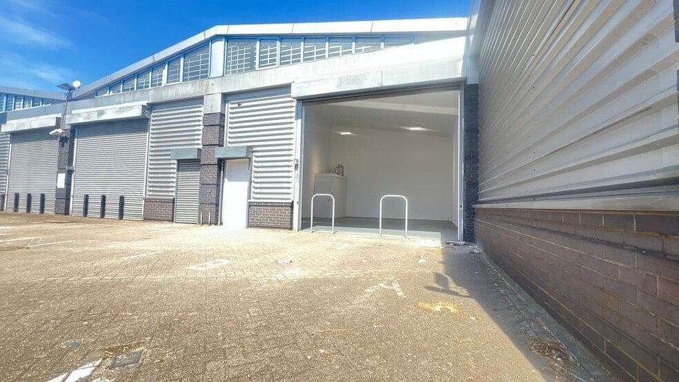 Scrubs Ln, London to rent - Building Photo - Image 1 of 5