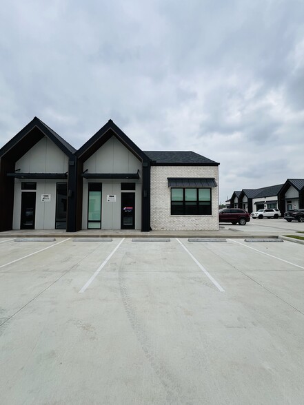 1325 Main St, Katy, TX to rent - Building Photo - Image 2 of 17