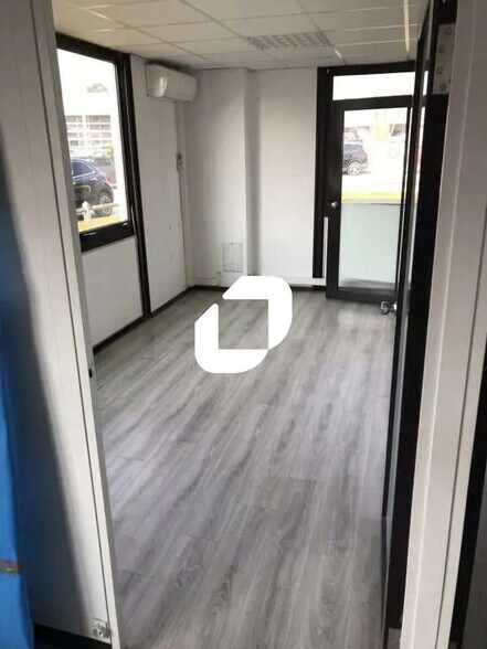 Office in Mérignac to rent - Interior Photo - Image 2 of 12