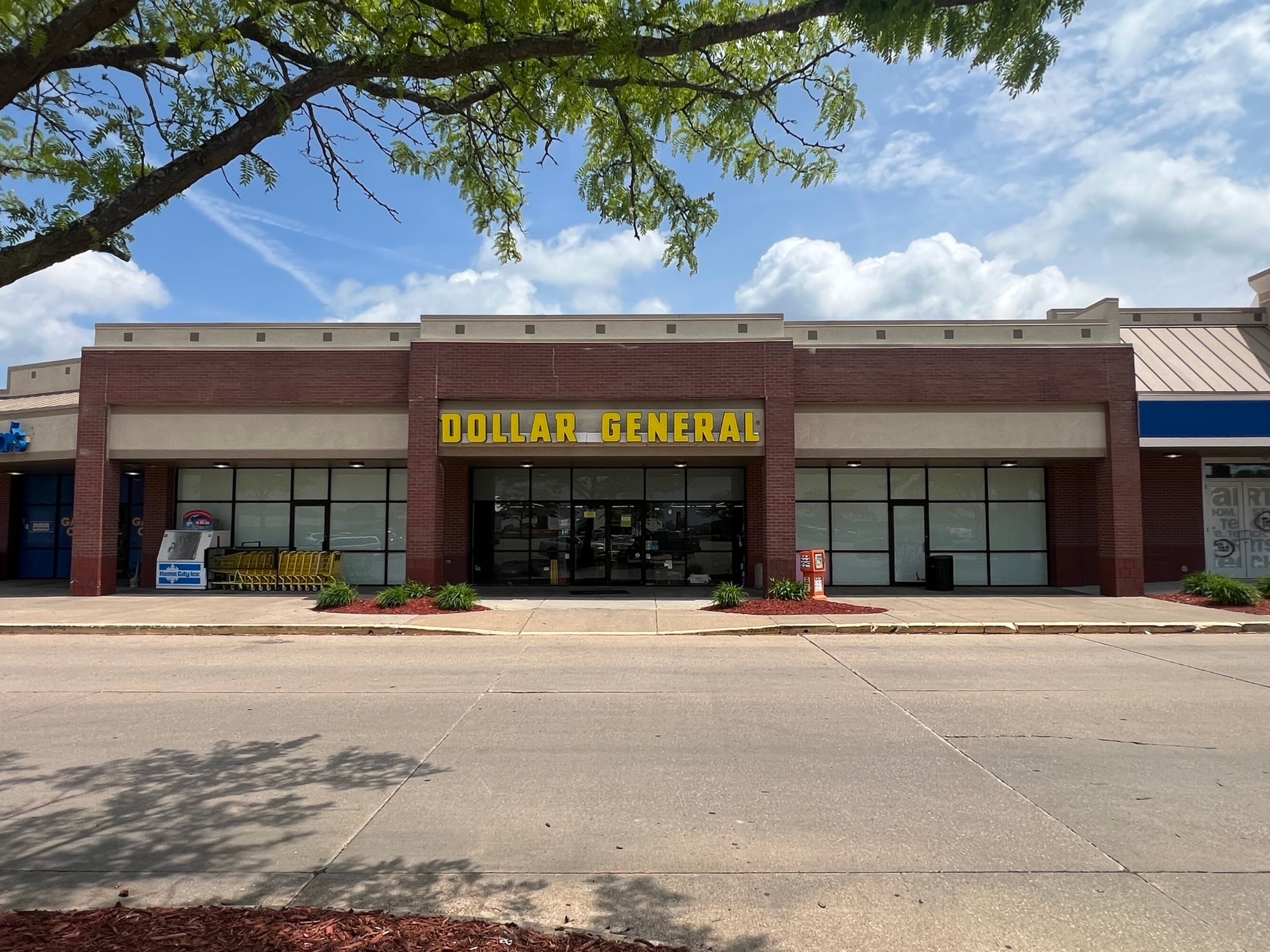 2001-2017 5th St, Silvis, IL to rent Building Photo- Image 1 of 2