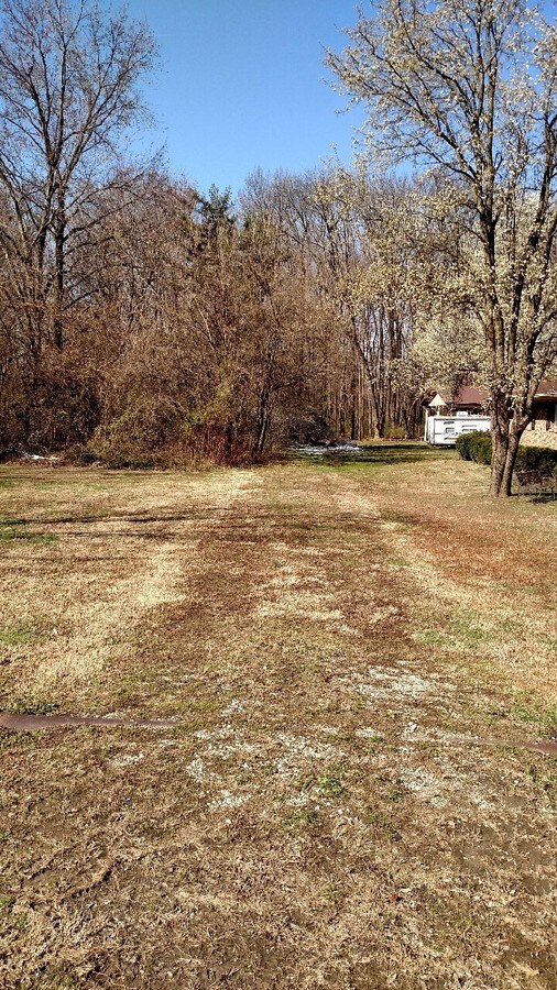 Petersburg Rd, Evansville 47725 UK