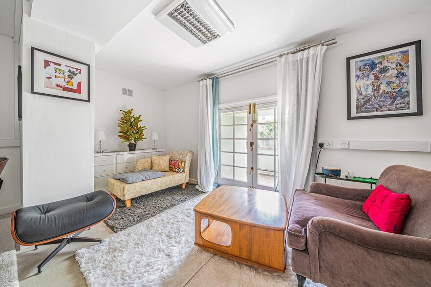 10 Priory Hl, Brecon for sale - Building Photo - Image 3 of 23