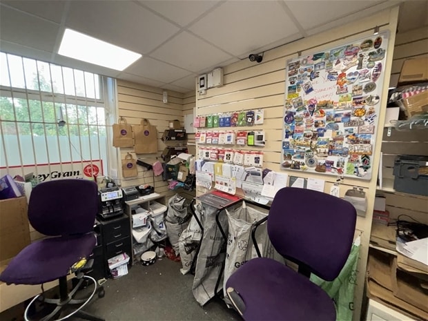 2-4 Wharncliffe Dr, Bradford for sale - Interior Photo - Image 2 of 7