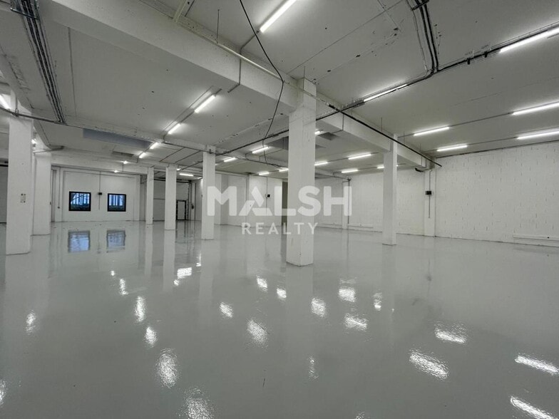 Light Industrial in Limonest to rent - Building Photo - Image 2 of 18