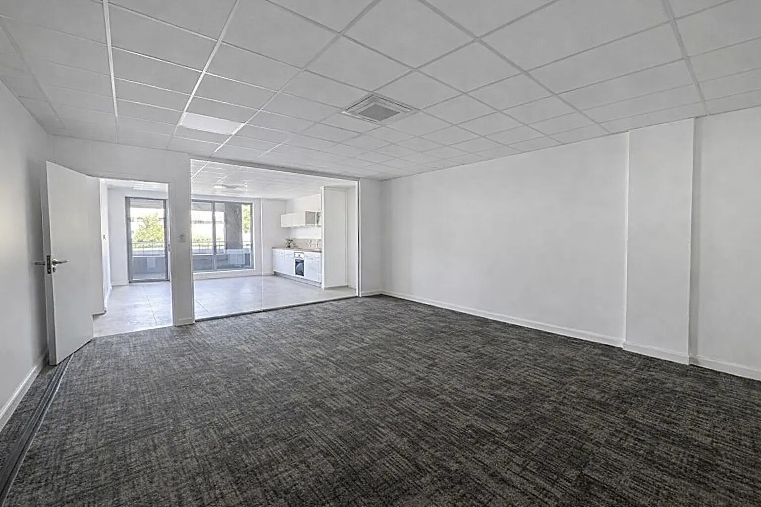 Office in Paris for sale Interior Photo- Image 1 of 2