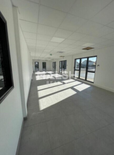Light Industrial in Décines-Charpieu to rent - Interior Photo - Image 3 of 9