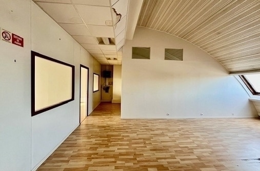 Office in Saint-Ouen-sur-Seine to rent - Interior Photo - Image 2 of 6