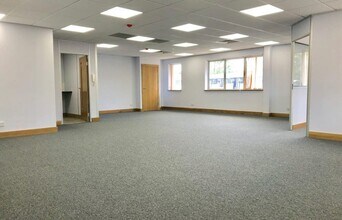 Calleva Park, Aldermaston to rent Interior Photo- Image 2 of 5