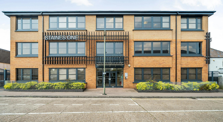 1 Station Appr, Staines-Upon-Thames for rent - Building Photo - Image 1 of 3