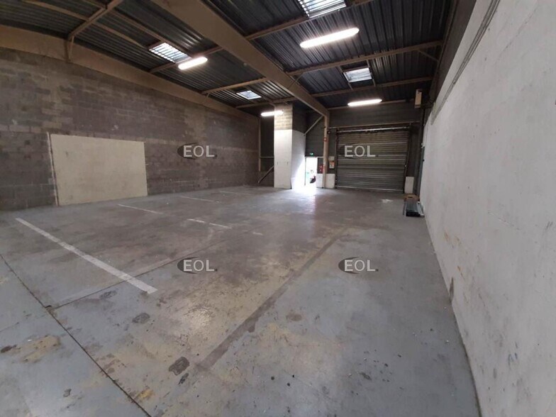 Industrial in Orly to rent - Interior Photo - Image 1 of 6