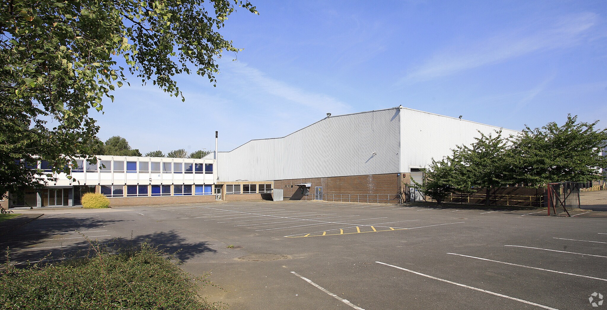 Deer Park Rd, Northampton for sale Primary Photo- Image 1 of 1