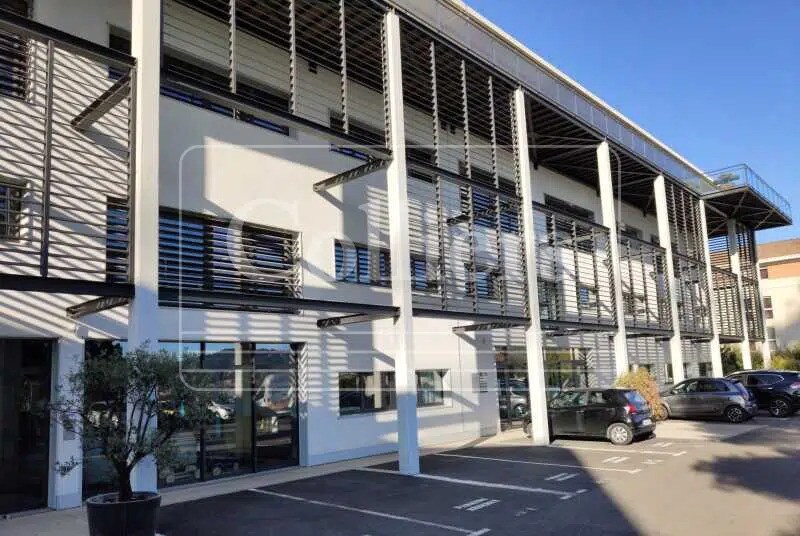 Office in Aix-en-Provence to rent Building Photo- Image 1 of 12