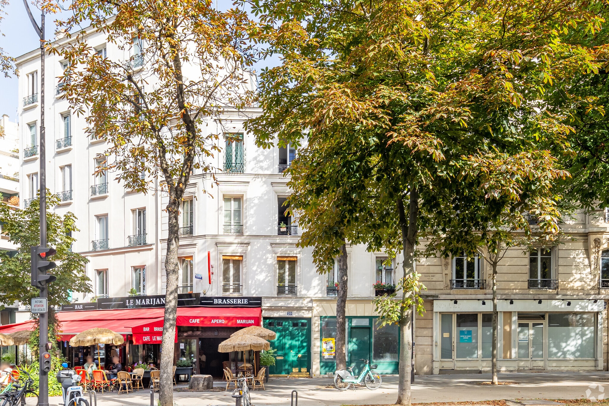 Retail in Paris to rent Primary Photo- Image 1 of 3
