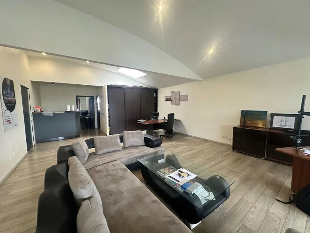 Vente Bureaux 160 m² - Photo 1
