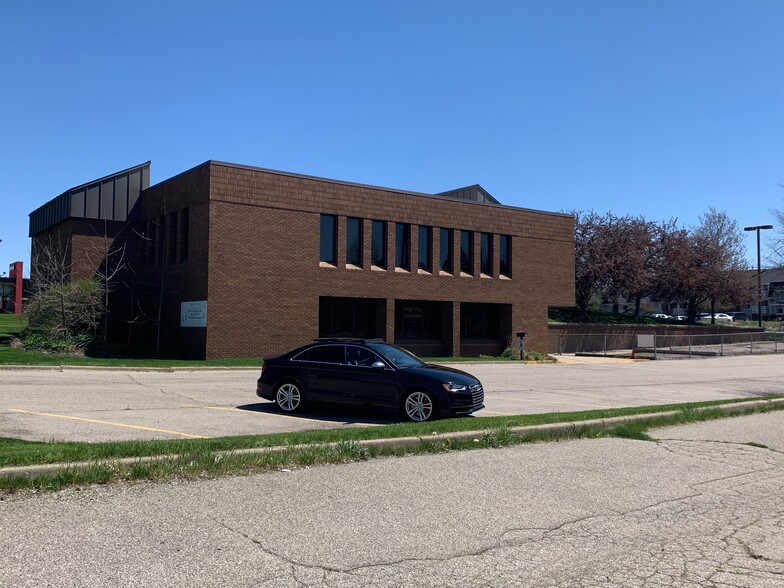 3950 Lake Michigan Dr NW, Grand Rapids, MI for sale - Building Photo - Image 1 of 1