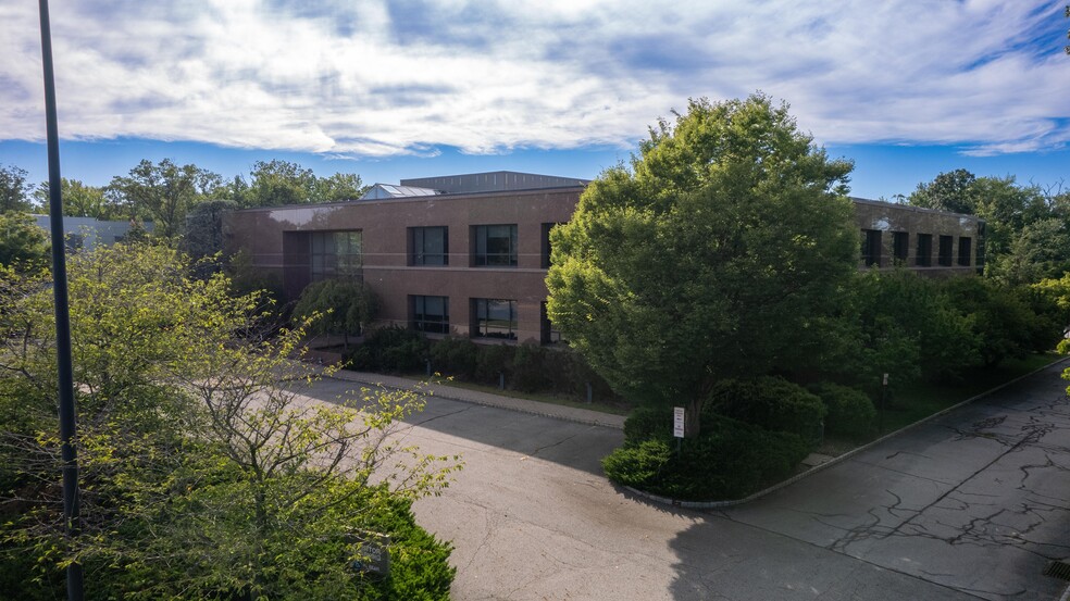 1000 Sylvan Ave, Englewood Cliffs, NJ for rent - Building Photo - Image 1 of 36