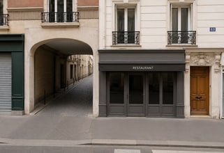 Retail in Paris to rent Interior Photo- Image 1 of 2