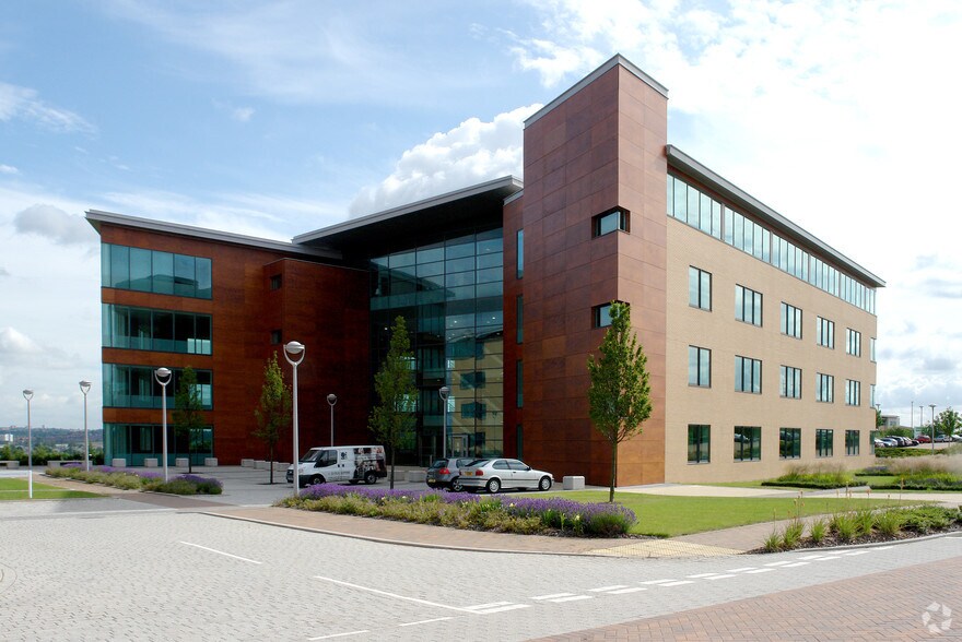 7 Leeds Valley Park, Leeds for sale - Primary Photo - Image 1 of 1