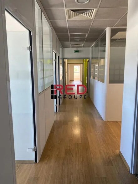Office in Aubagne to rent - Building Photo - Image 3 of 5