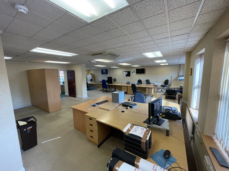 Brown St, Salisbury to rent - Building Photo - Image 2 of 3