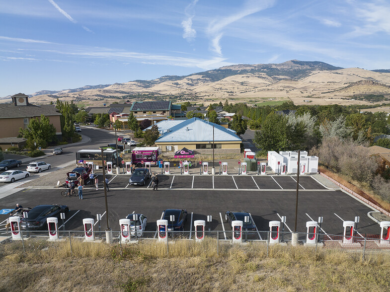 580 Clover Ln, Ashland, OR for sale - Building Photo - Image 1 of 10