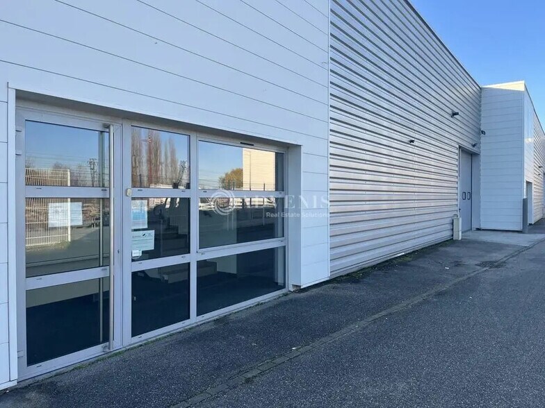 Light Industrial in Mundolsheim to rent - Primary Photo - Image 2 of 11